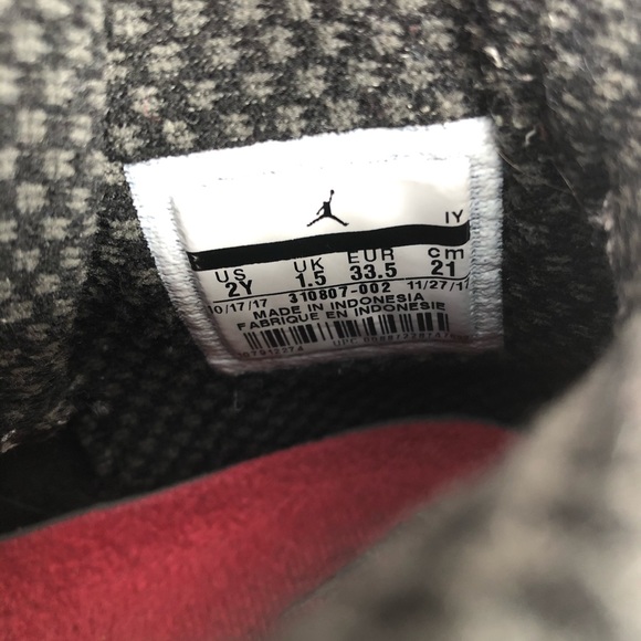 Boys Jordan Sneakers - Picture 5 of 5